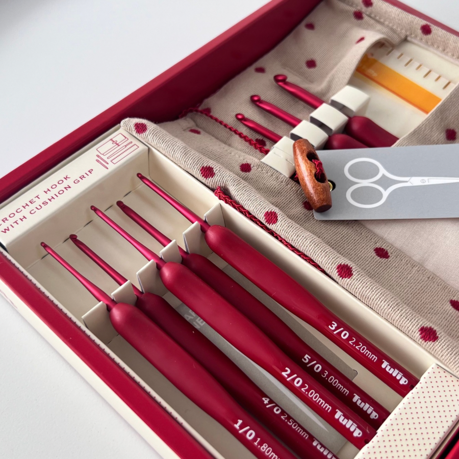 エティモレッドかぎ針セット Tulip ETIMO Red（エティモ レッド）なめらかな編み心地のグリップ付き