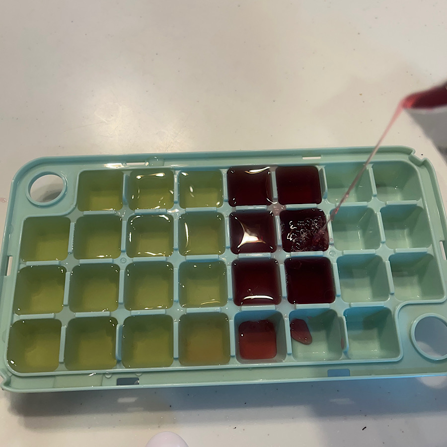 ワンプッシュ。氷が取れる 製氷皿 2枚入り アイストレー 家庭用 容器