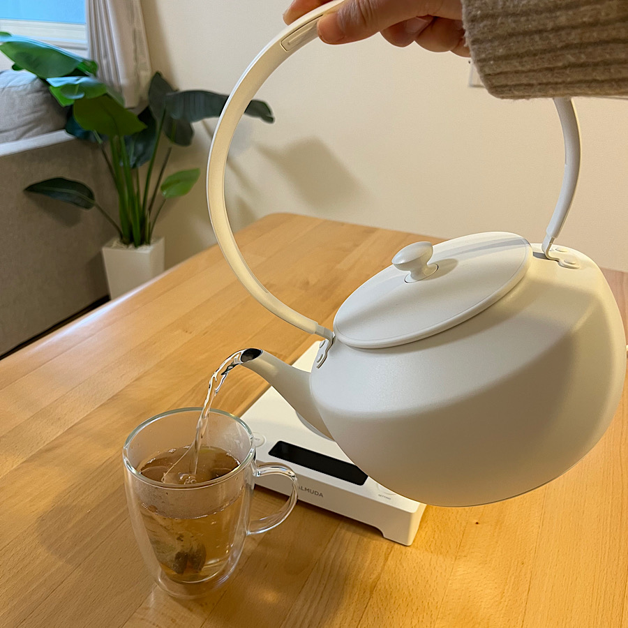 【動作確認済み】BALMUDA バルミューダ　電気ケトル　ホワイト　1182 概要 | BALMUDA The Pot | BALMUDA（バルミューダ）公式サイト