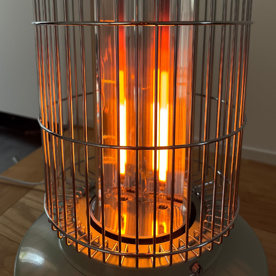 新品未使用　電気ストーブ　アラジン　グラファイトフレームヒーター　日本製 アラジン（Aladdin） グラファイトフレームヒーター AEH-GF80A 送料