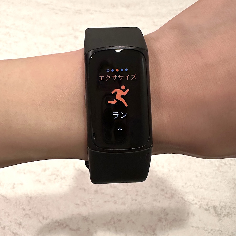 Fitbit Charge 6 トラッカー Porcelain/Silver[防水/最大7日間の