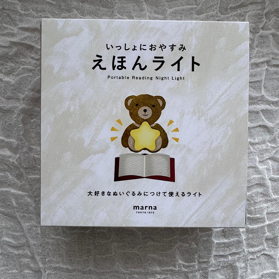 えほんライト お子さまの就寝前のえほんの読み聞かせにほどよい暖色の光で照らすライト お手持ちのぬいぐるみなどに付けやすいやわらかいベルト付き |  | 12
